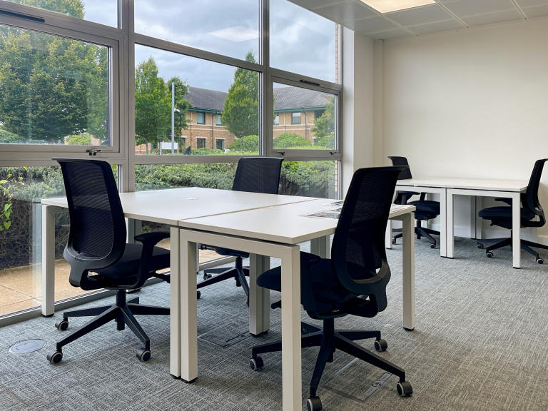 Solihull - B377WY \ Serviced Office for Rent with 5-Desk Capacity