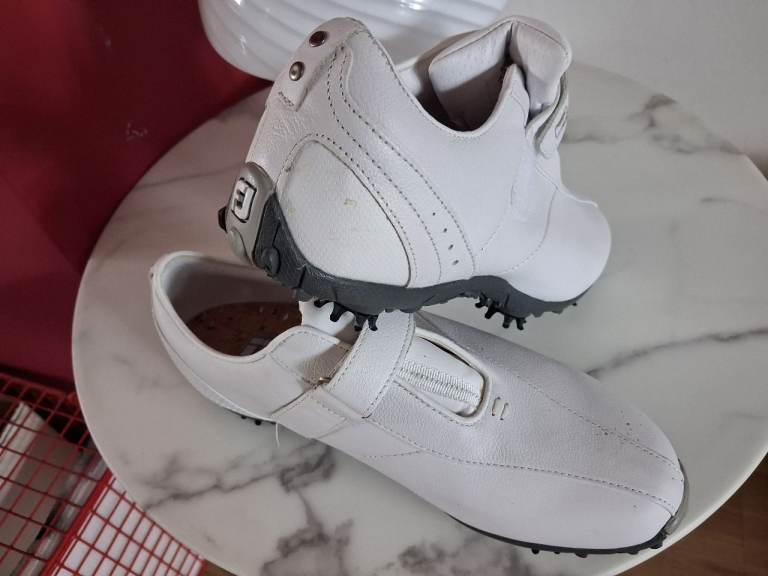 Ladies FJ size 6 golfShoes new