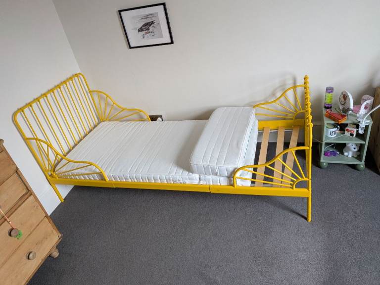 Extendable bed - yellow - excellent condition