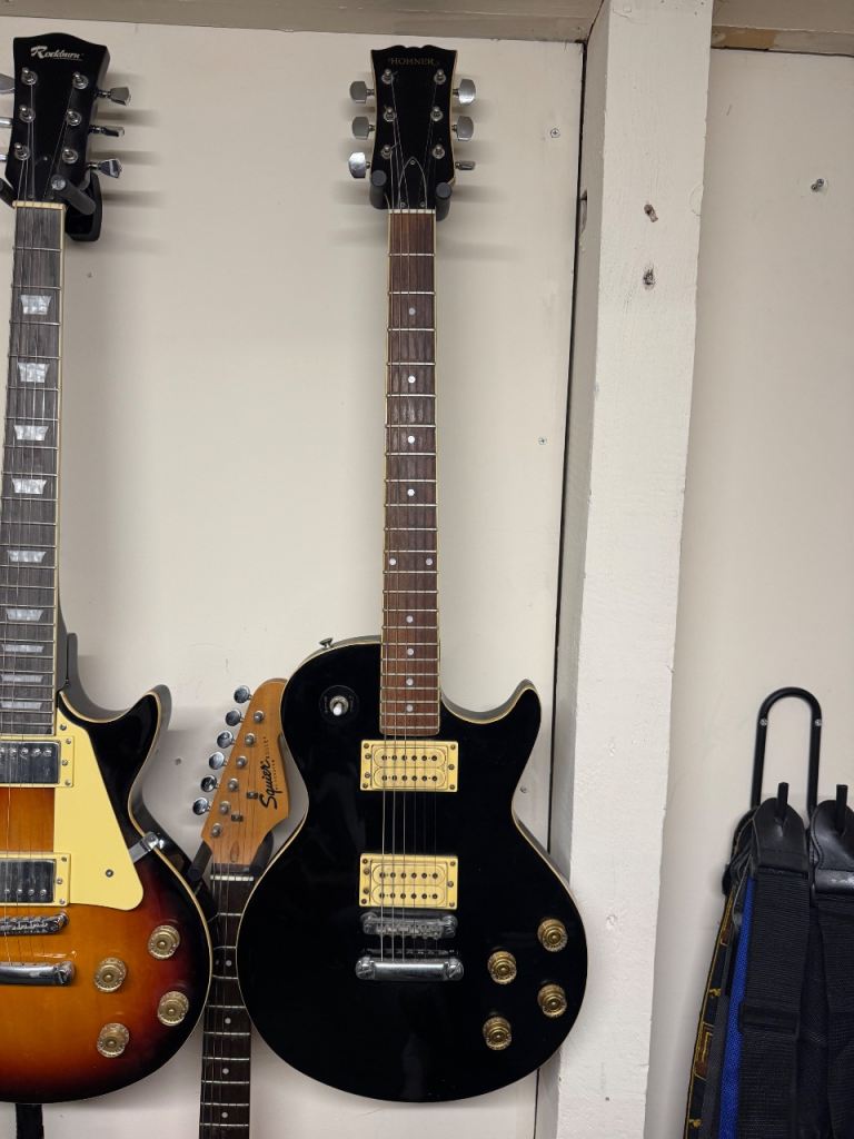 Hohner Black Lp Style Electric Guitar 4/4 Right Handed 6 String