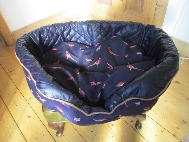 LARGE JOULES NAVYBIRD SLUMBER DOG BED