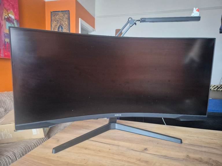 Samsung Odyssey G5 34” Curved Gaming Monitor – Ultrawide – Excellent Condition