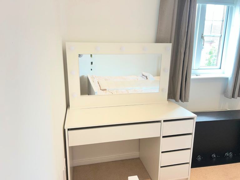 White gloss dressing table / desk & Hollywood mirror  - Excellent condition 