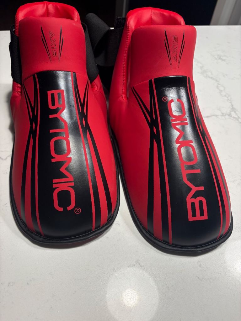 Bytomic Axis V2 fighter Kicks 