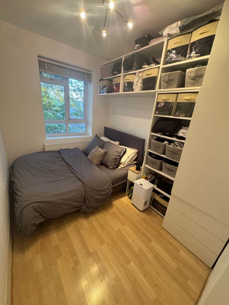 Double Room by Clapham Common – 1 Min to Tube, 30 Secs to Sainsbury’s!