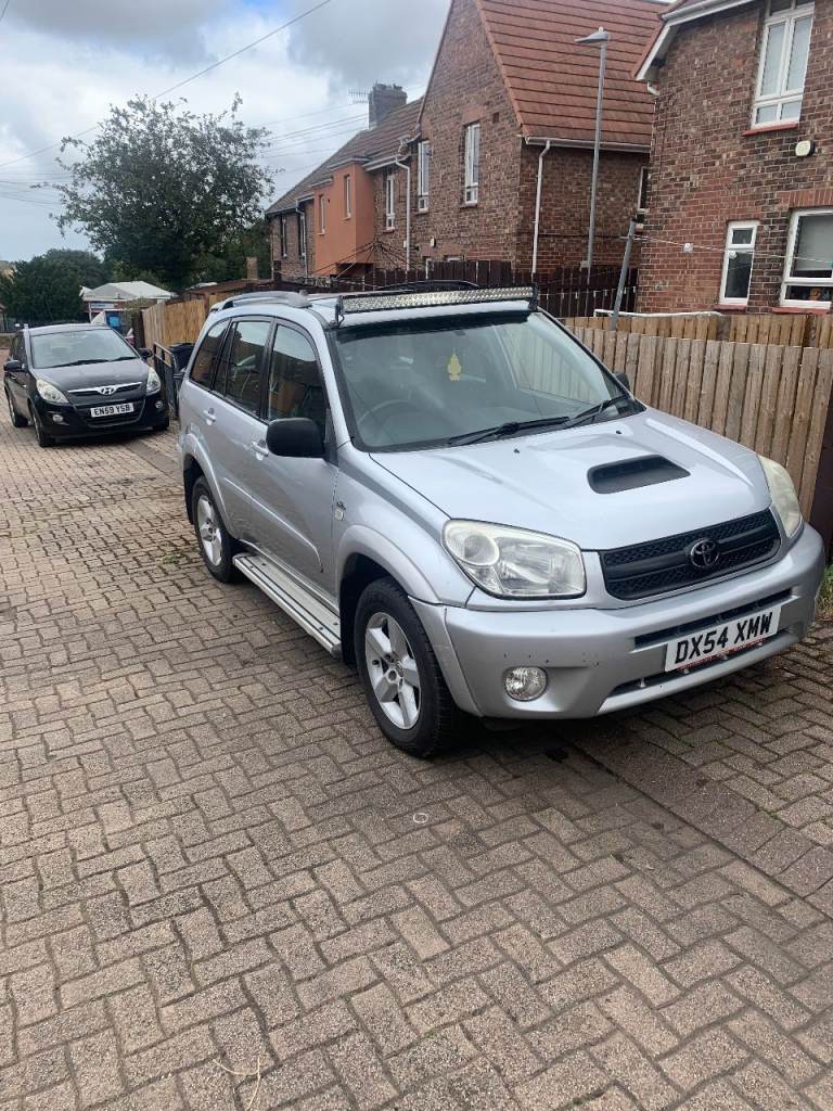 Toyota RAV 4 Estate 20DIESEL  SPARES REPAIR  NEEDS ALTNATOR FITTED £600 NO OFFERS 