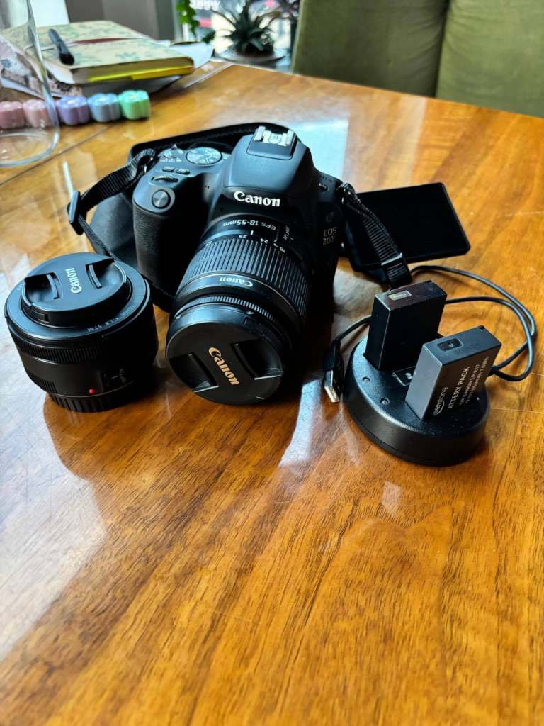 Canon EOS 200D camer body + lenses 