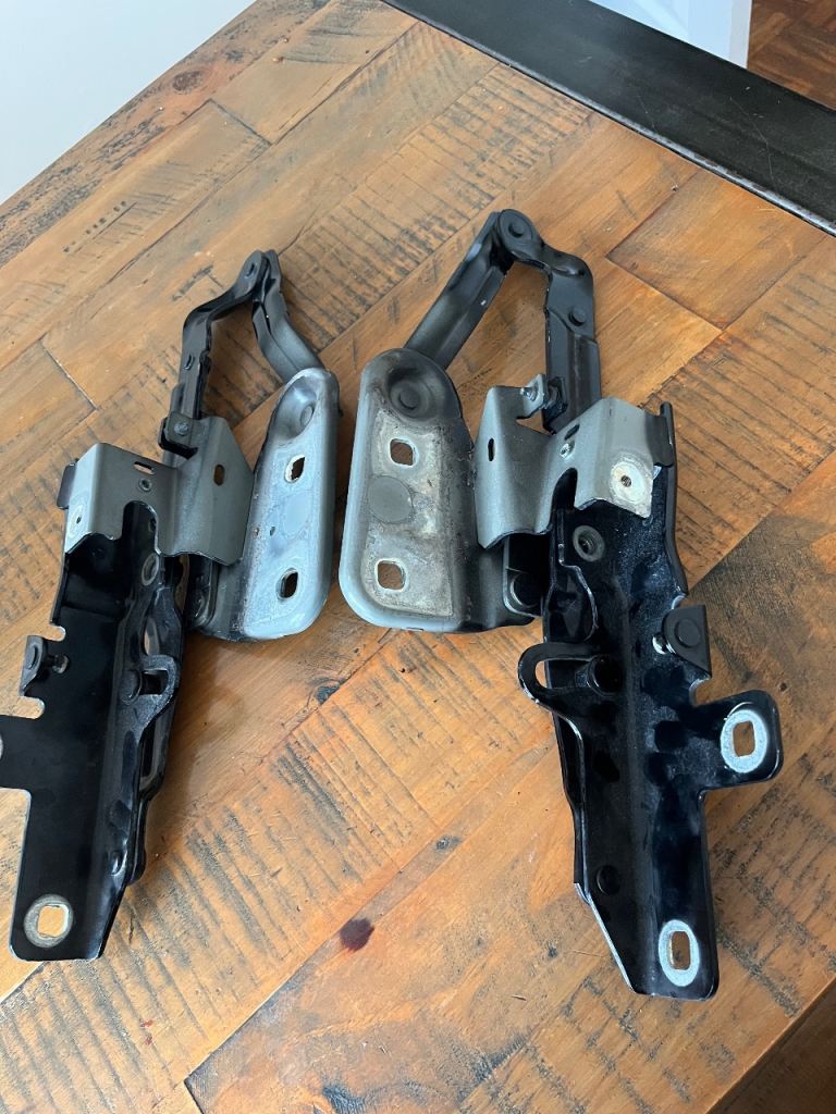 2019 Range Rover Evoque Bonnet Hinges