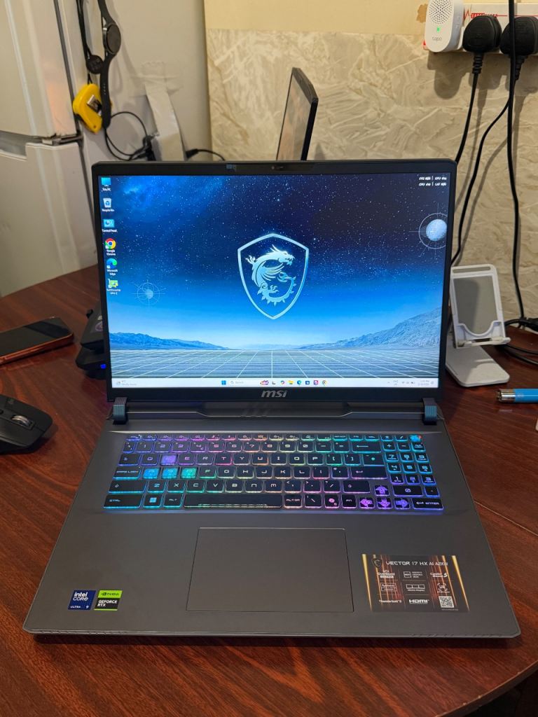 MSI Vector 17” HX AI Ultra 9 48GB RAM 1TB SSD RTX 5090 24GB QHZ @240 Hz