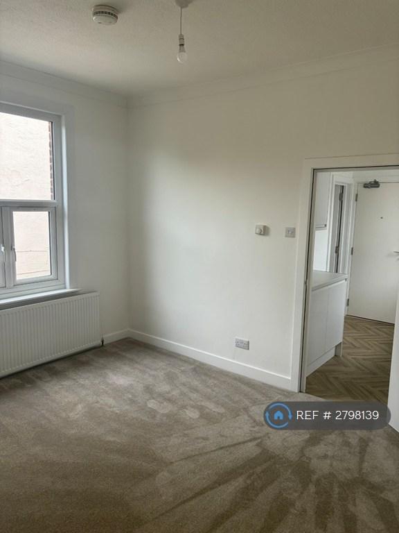 1 bedroom flat in Grosvenor Road, Westcliff-On-Sea, SS0 (1 bed) (#2798139)