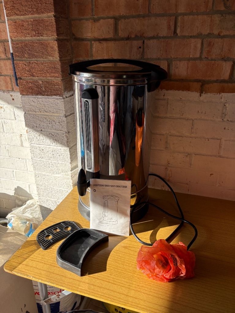 Large Stainless Steel Kettle/Urn – As Good As New