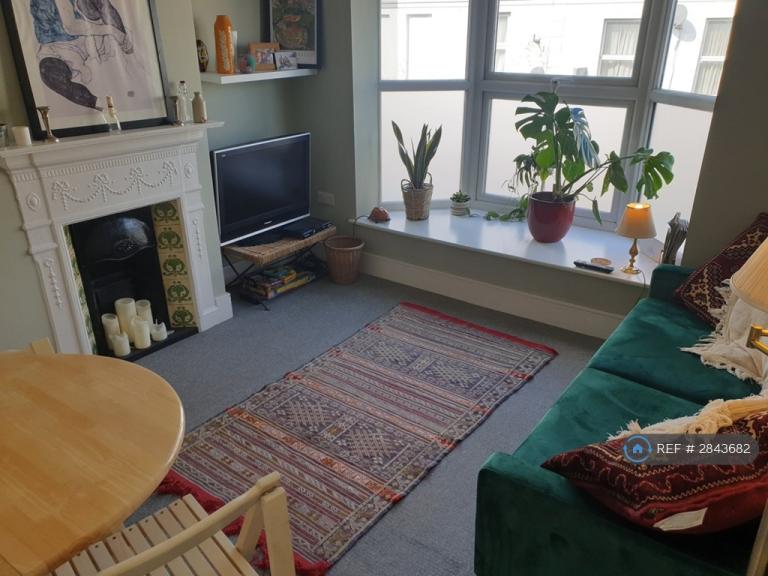 1 bedroom flat in Camden Road, Tunbridge Wells, TN1 (1 bed) (#2843682)