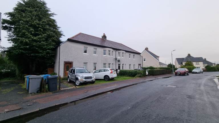 Three Bedroom Upper Cottage - Moorhill Road, Newton Mearns