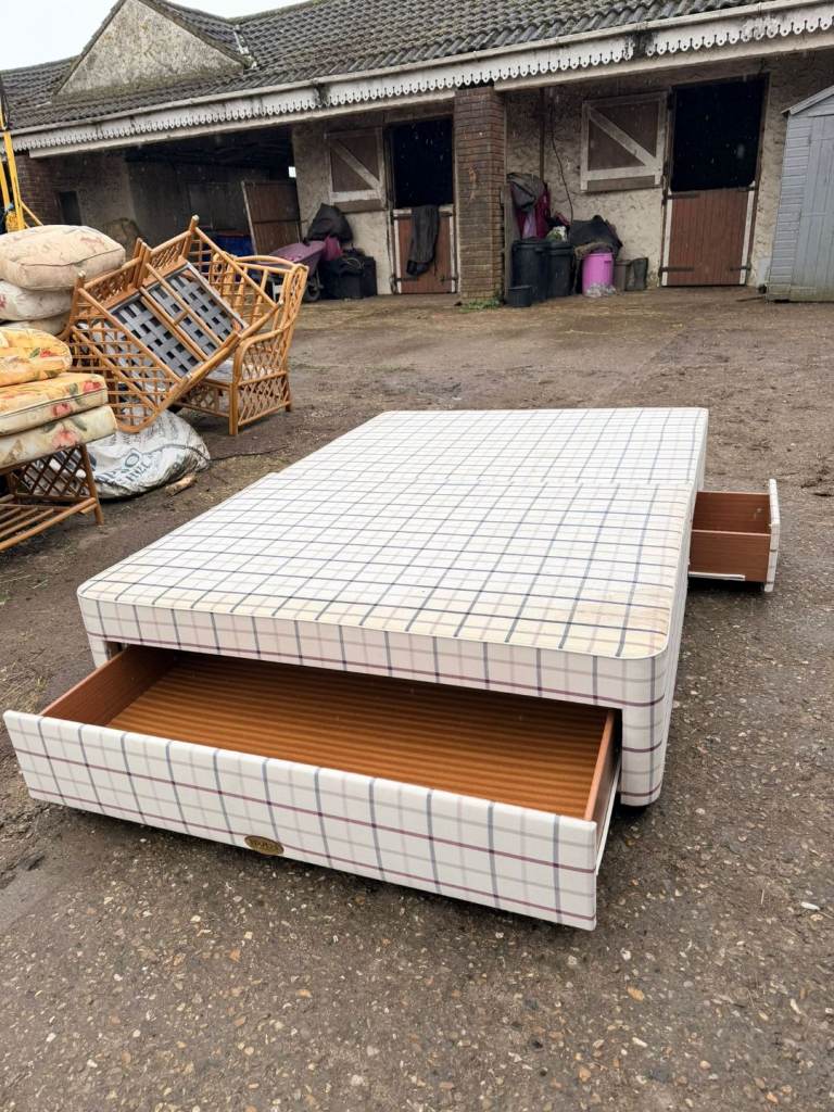 Double bed with mattress 123£