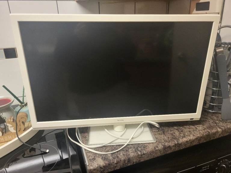 Whitr 23" tv