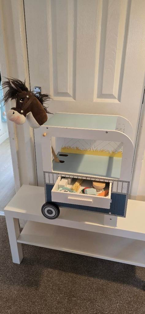 Horse and cart toy