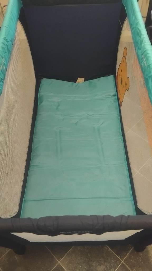 Travel cot play pen