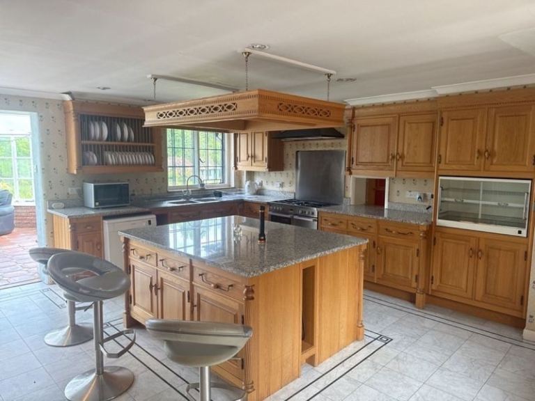 6 bedroom property for rent 