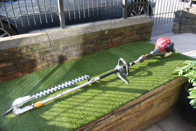 Honda four stroke combi long reach hedge trimmer excellent condition