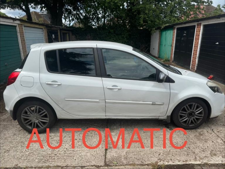 Renault Clio Automatic 2012 5 door 
