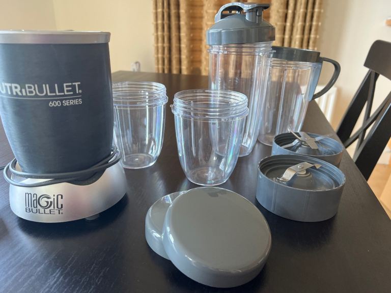 Nutribullet 600 Series Blender with Cups and Blades – Good Condition