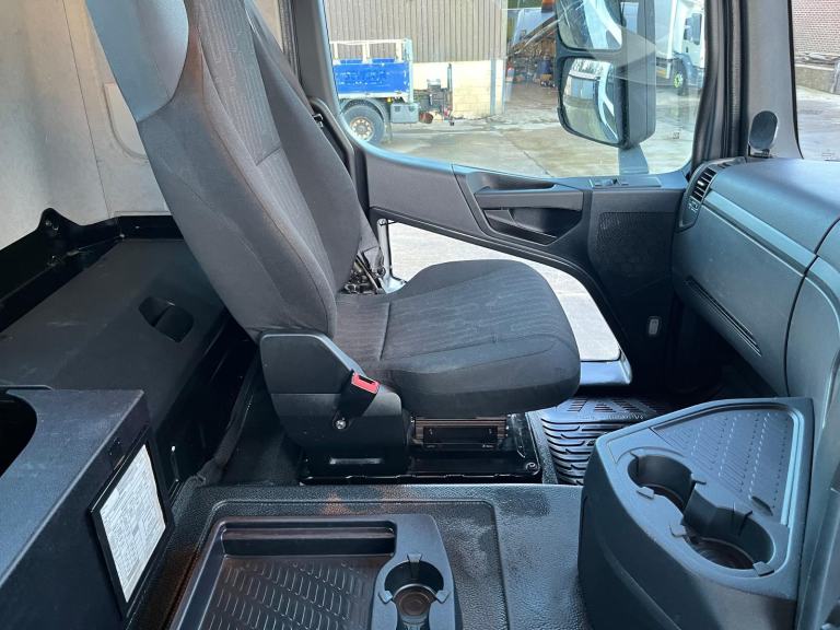 Mercedes-Benz Arocs 8x4 tipper grab only 167000 km