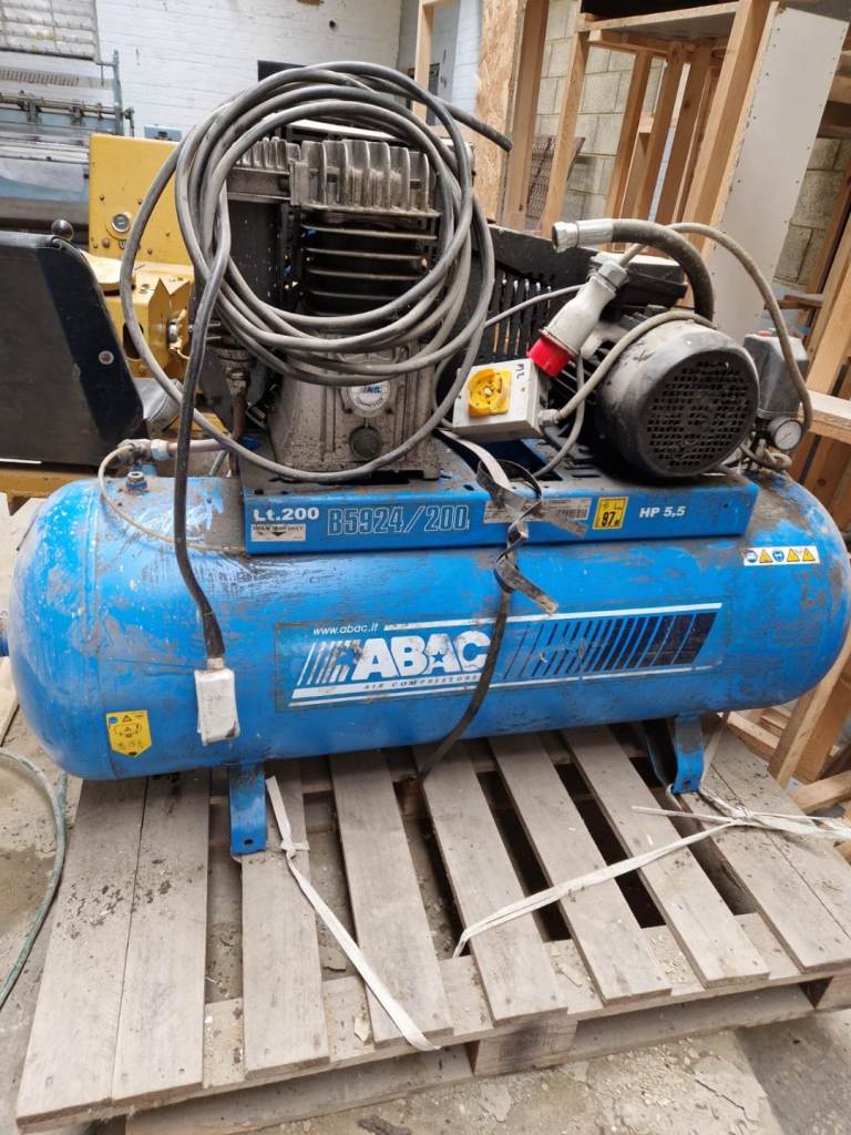 Air Compressor - ABAC Lt.200 B5924/200 HP 5,5 400 VOLT Air Compressor. Spares or Repairs