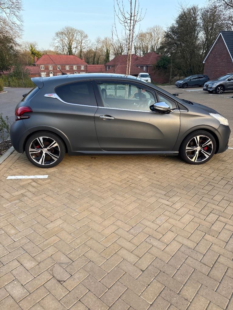 Peugeot, 208, Hatchback, 2015, Manual, 1598 (cc), 3 doors