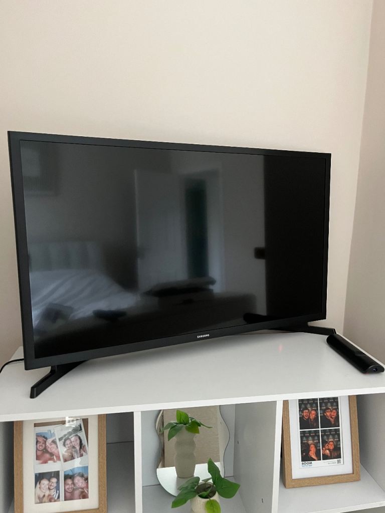 Samsung Flat Screen TV – Good Condition