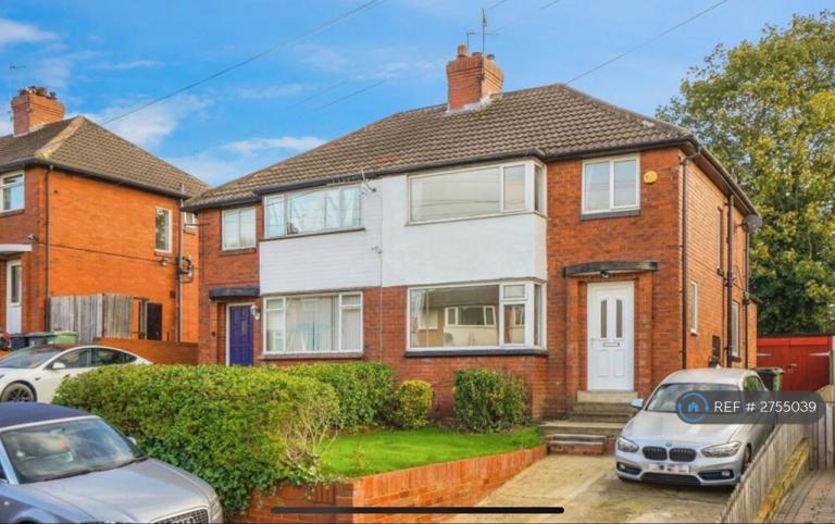3 bedroom house in Birfed Crescent, Leeds, LS4 (3 bed) (#2755039)