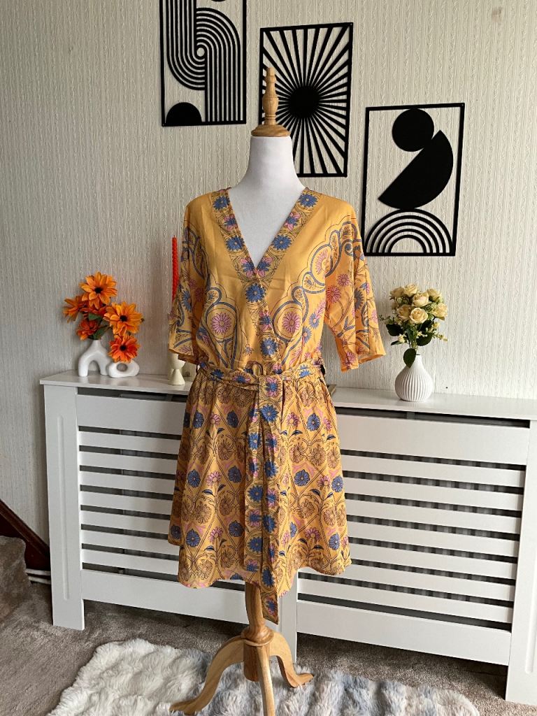 Women’s Yellow Floral V-Neck Summer Dress with Tie Waist – Size S – New with Tags