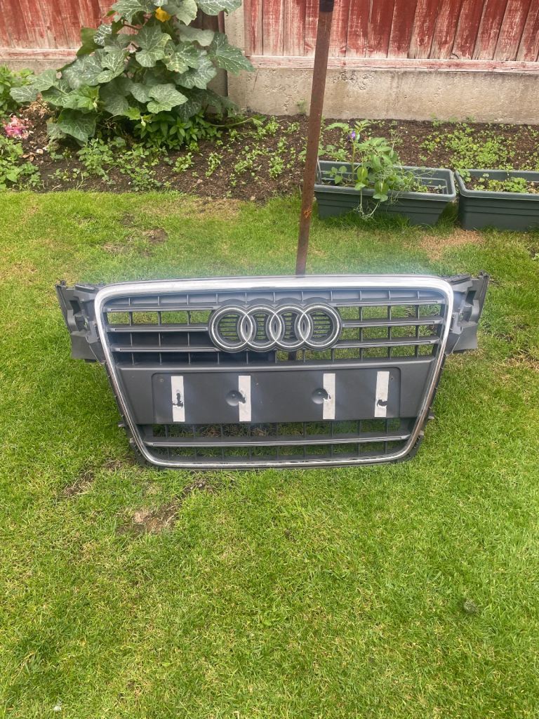Audi a4 grill  2010 model 