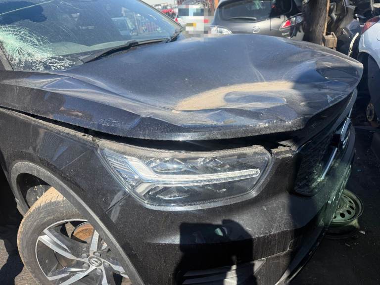 Breaking spare parts volvo xc40 t3 black 