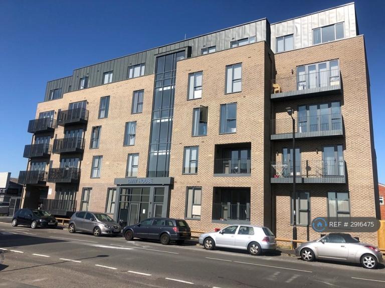 1 bedroom flat in Bmw House, Slough, SL2 (1 bed) (#2916475)