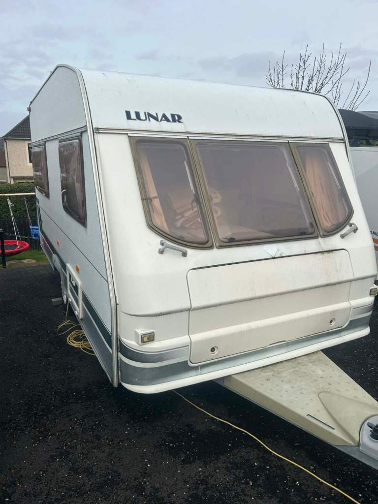 Lunar Chareau 400