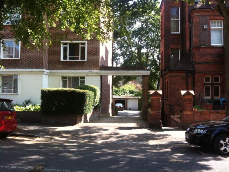 Lock-Up Garage to Rent – Swiss Cottage