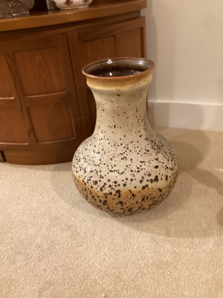 Large floor standing vase £5 for quick sale 