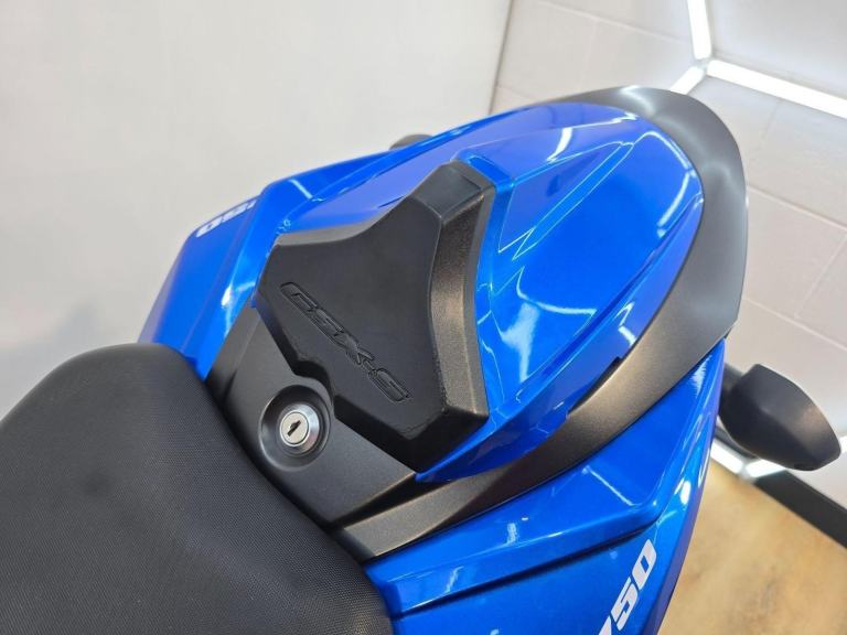 Suzuki GSX-S750 Blue 2020 - Heated Grips, R&G Bungs, R&G Tail Tidy