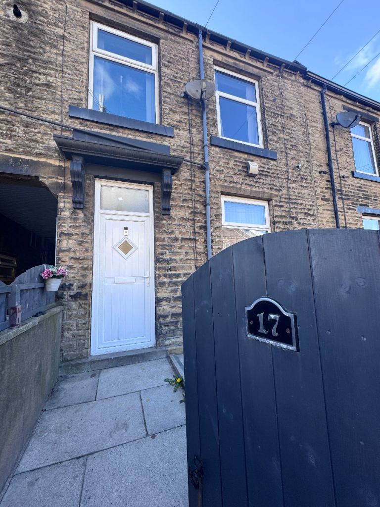 2 bedroom house in Holme Lane, Bradford