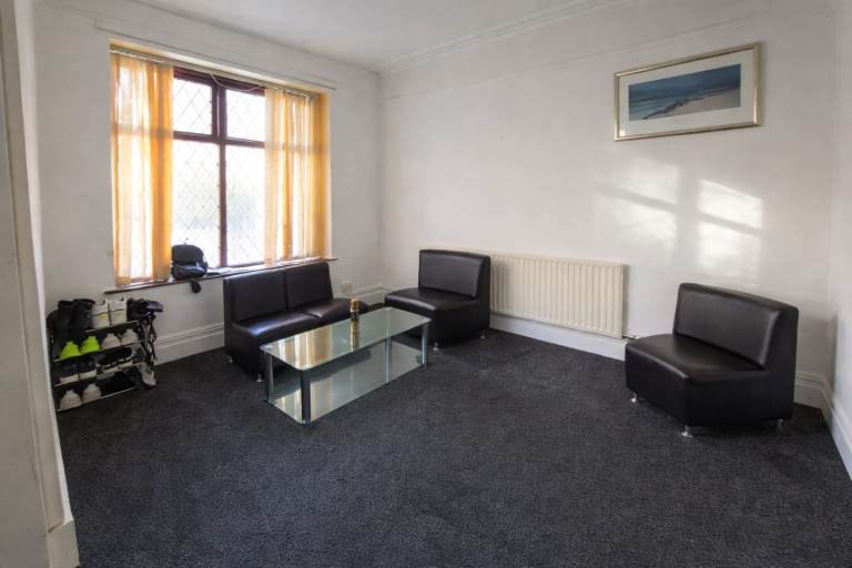 4 bed, bedroom house bd7
