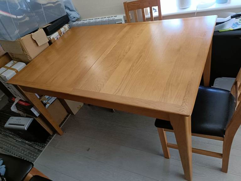 Solid Wood Dining Table – Good Condition, Extendable