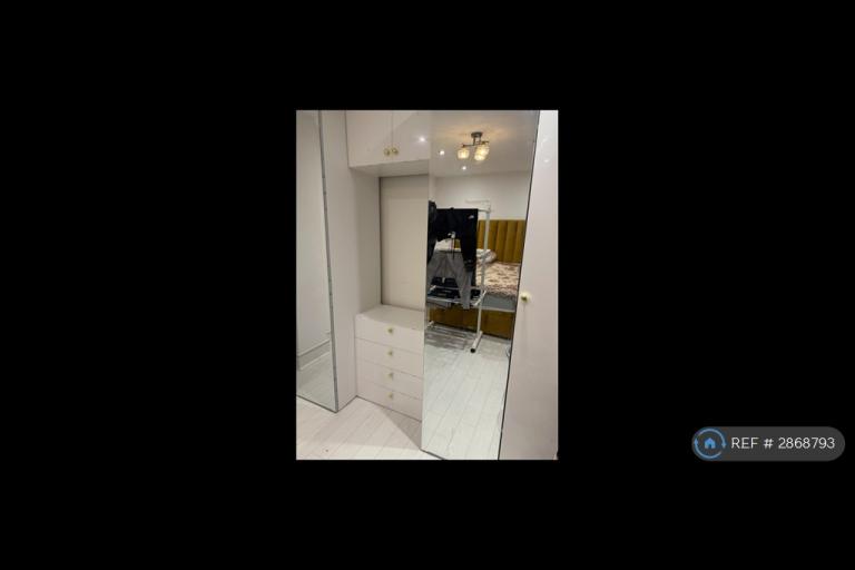 1 bedroom in Royeston Gardens, Ig1 3Sy, IG1 (#2868793)