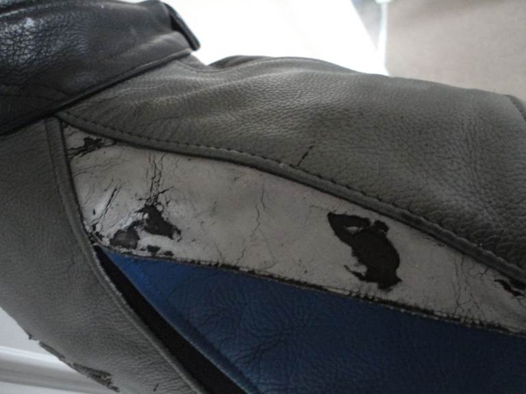 Dainese motorbike leather jacket with elbow and shoulder pads size 44 inch chest 