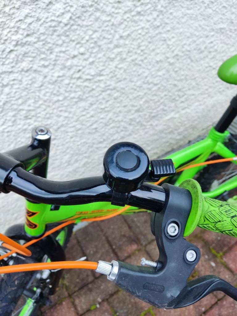 ==SOLD==Kids bike, 18 inch, green, ideal for 4 or 5 year old.