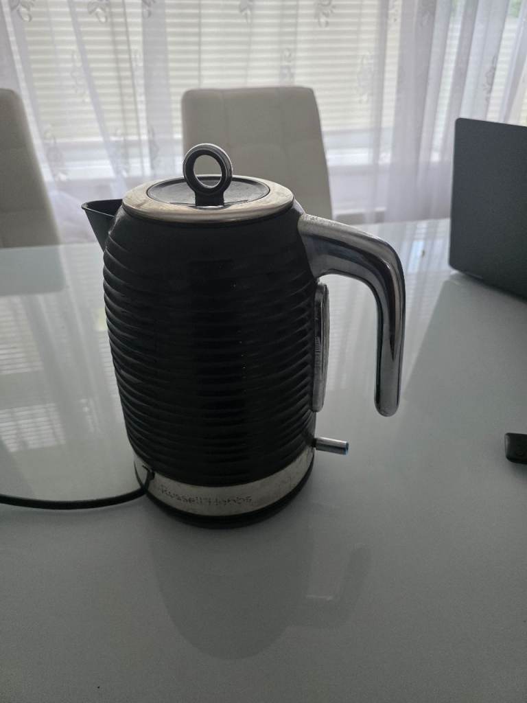 Kitchen appliances & utensils 