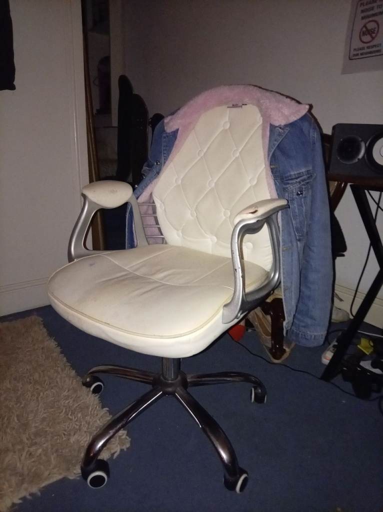 Swivel chair 