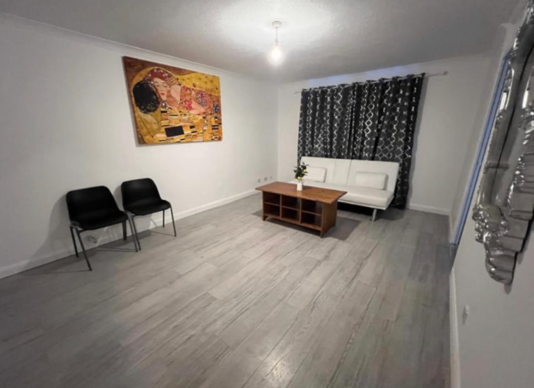 Modern 2-Bedroom Flat | Furnished | Fitted Kitchen | Parking | Old Park Mews, Heathrow, London - TW5