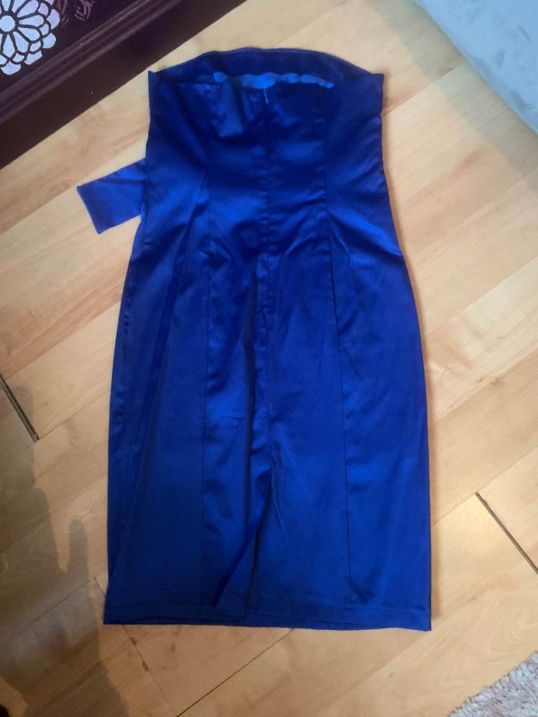 Beautiful designer, blue satin dress, size 8/10 unworn