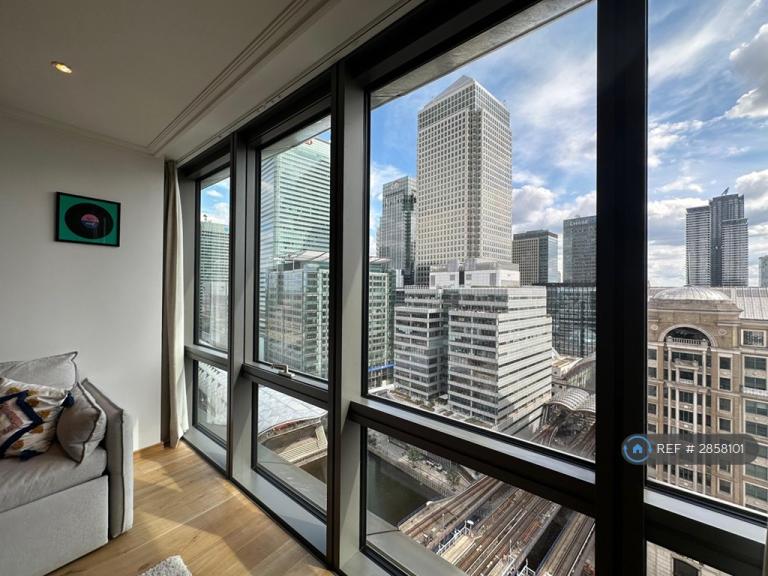 1 bedroom flat in West India Quay, London, E14 (1 bed) (#2858101)