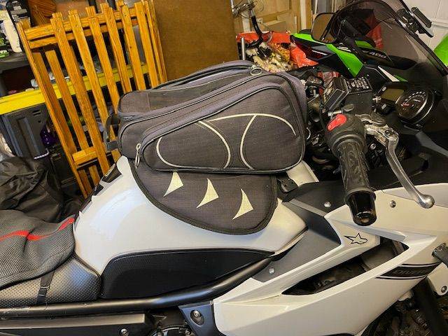 Motorcycle tank bag